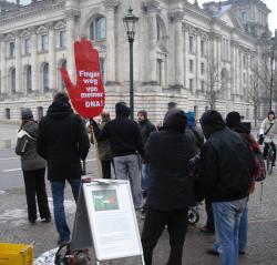 Finger weg von meiner DNA am 21.1.2009 vor dem Reichstag